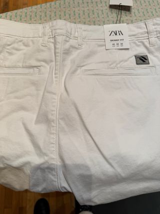 PANTALON CHINO BLANCO DE ZARA 