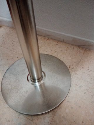 Mesa  dé bar  también tengo taburetes