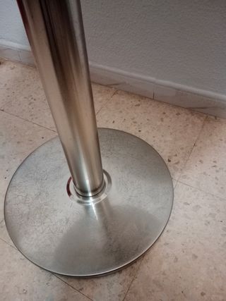 Mesa  dé bar  también tengo taburetes