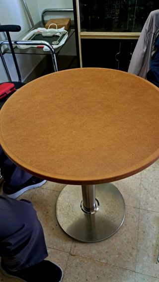 Mesa  dé bar  también tengo taburetes