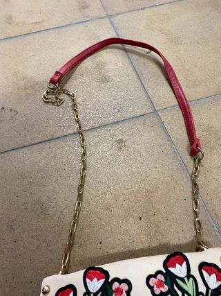 Bolso bordado con flores