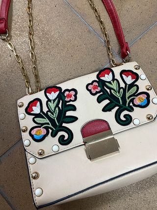 Bolso bordado con flores