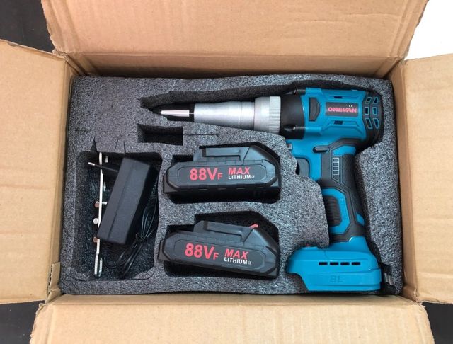 Remachadora y grifo de cocina