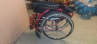 Silla de ruedas con frenos 