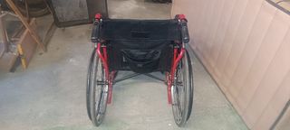 Silla de ruedas con frenos 