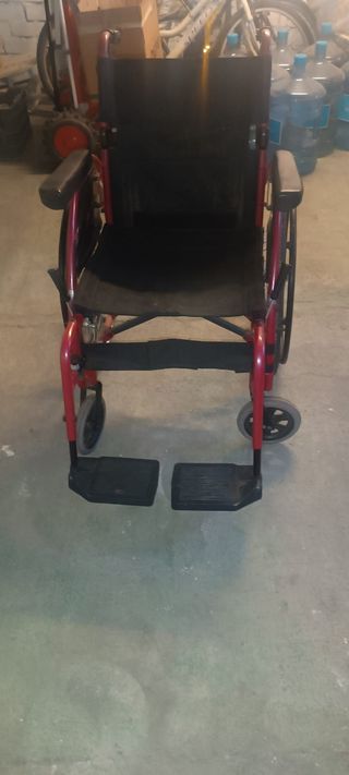 Silla de ruedas con frenos 