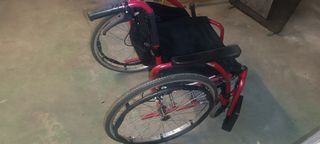 Silla de ruedas con frenos 