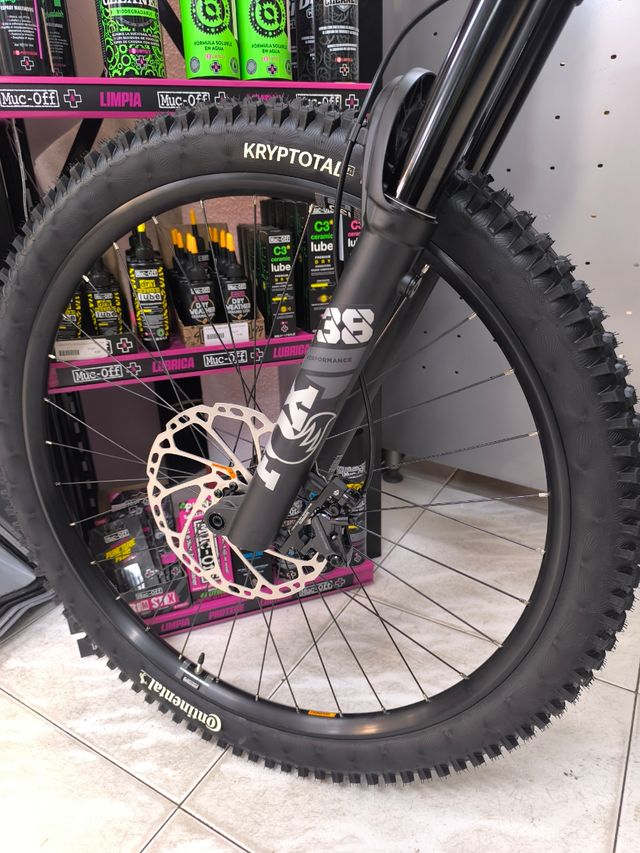 OFERTA EBIKE 800WH GHOST E-RIOT CF PRO 2025