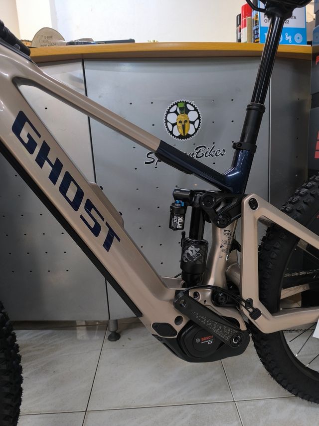 OFERTA EBIKE 800WH GHOST E-RIOT CF PRO 2025