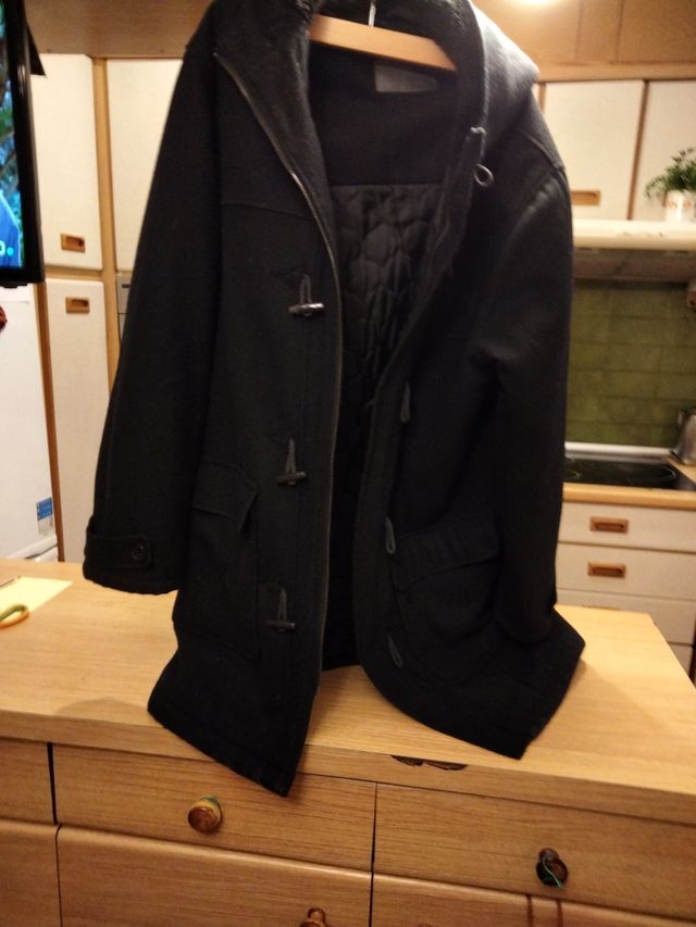 Abrigo comando negro de la marca owk