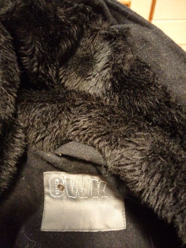 Abrigo comando negro de la marca owk