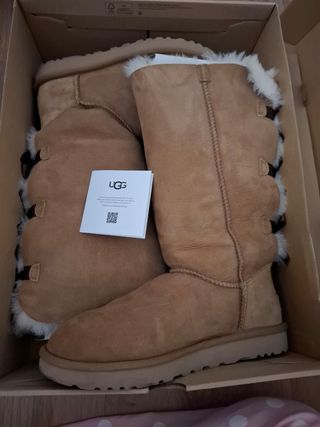 Botas ugg con tres lazos