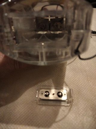 Radio a 2  pilas marca Larios