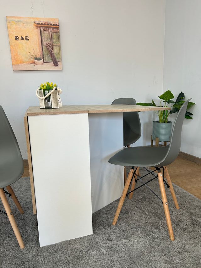 MESA DE COMEDOR EXTENCIBLE CON 4 SILLAS