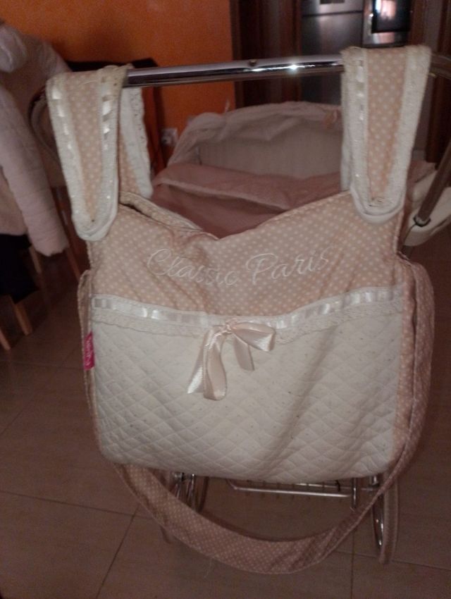 Cochecito para muñecas.