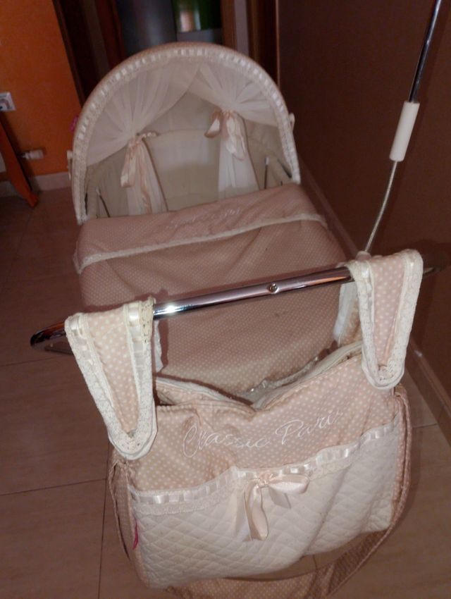 Cochecito para muñecas.