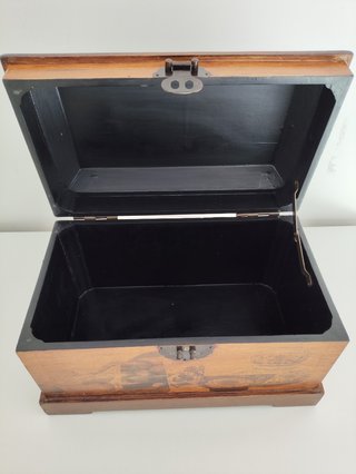Baúl de madera.