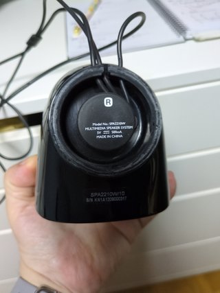 Altavoces con cable