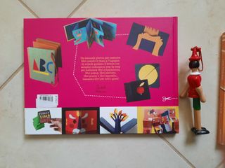 Libri per ragazze,  in regalo burattino