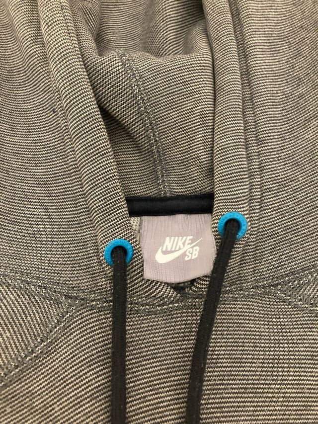 Suadadera Nike con capucha y bolsillos