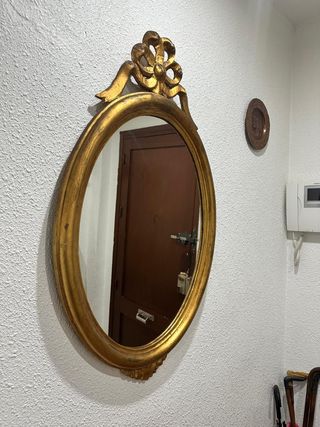 Espejo dorado antiguo