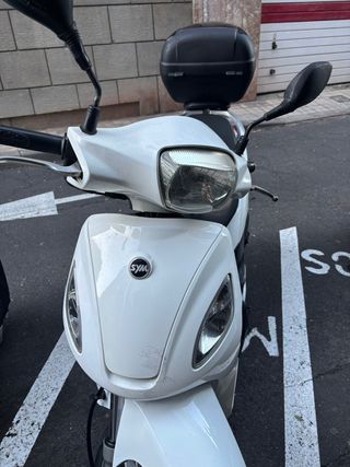Sym 125 scooter