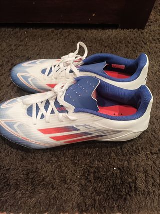 Botas de fútbol de adolescente