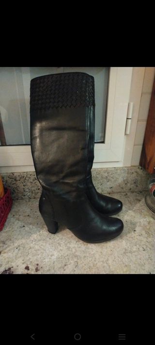Botas altas negras
