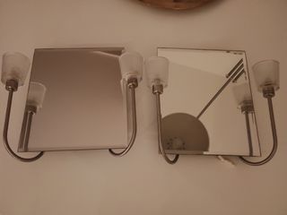 Coppia di lampade da muro. Con specchio