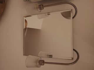 Coppia di lampade da muro. Con specchio