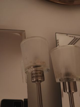 Coppia di lampade da muro. Con specchio