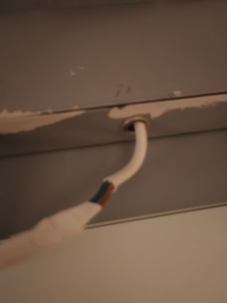 Coppia di lampade da muro. Con specchio