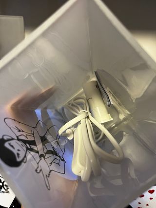 Lampada da tavolo Ikea in vetro con stampa “Lupin”