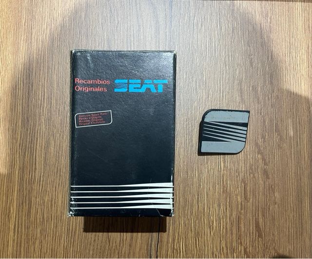 ORIGINAL Insignia SEAT 1987