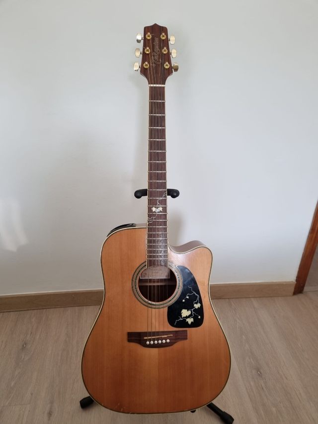 Guitarra acústica 