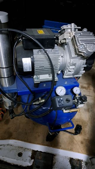 Compresor aire profesional Bamby VT75D.  8kg