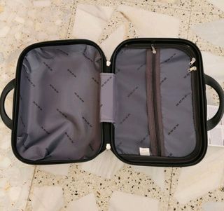 Maleta de cabina y neceser