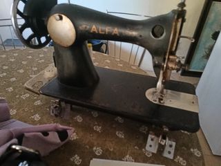 Maquina de coser Alfa