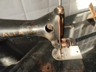 Maquina de coser Alfa