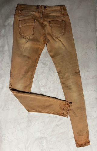 Pantalón con pedrería