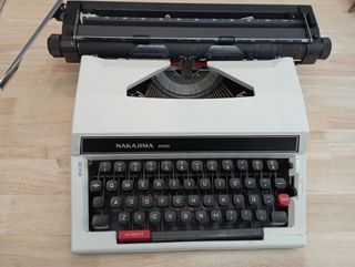 Maquina de escribir NAKAJIMA 8000