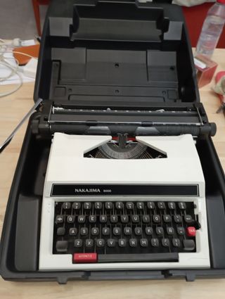 Maquina de escribir NAKAJIMA 8000