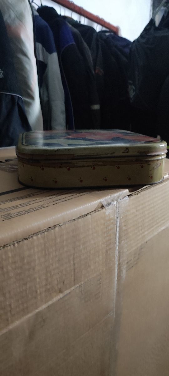 Scatola vintage in latta