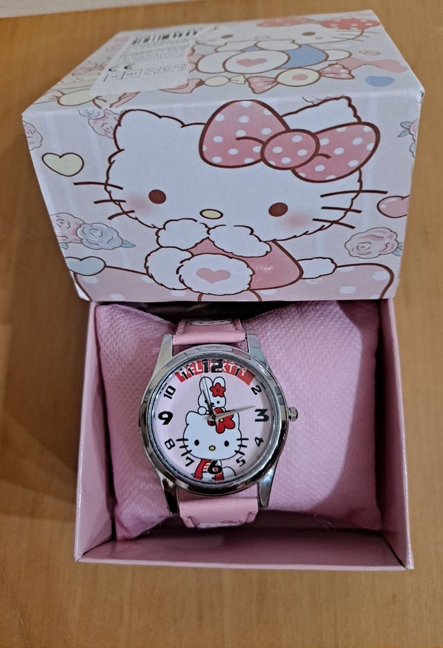 Reloj analógico Hello Kitty, nuevo.