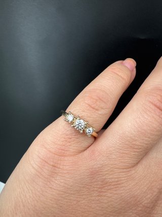 Anillo de oro con diamantes
