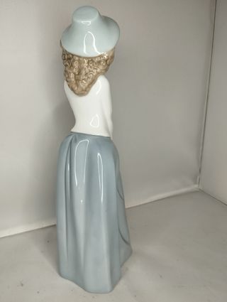 Figura Nao by Lladro Demasiado linda