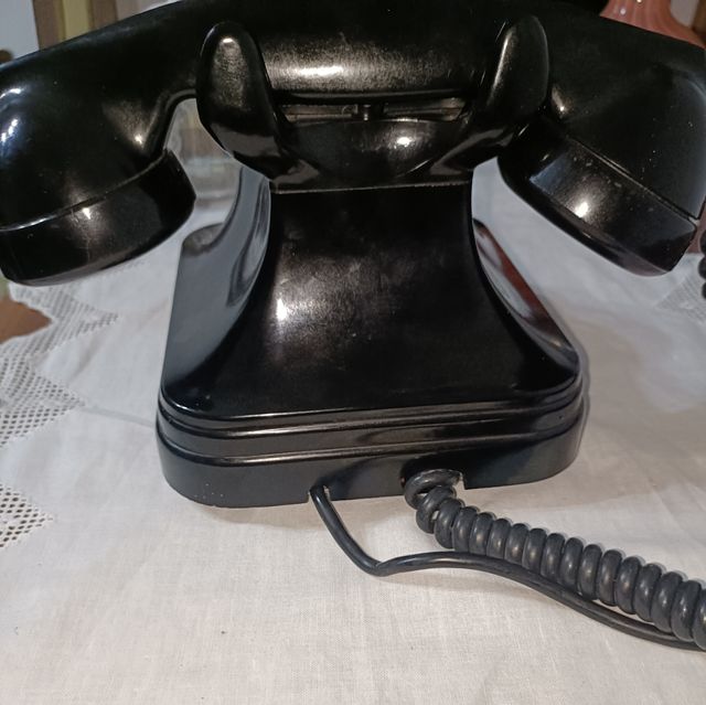 Teléfono años 50 de baquelita, perfecto.