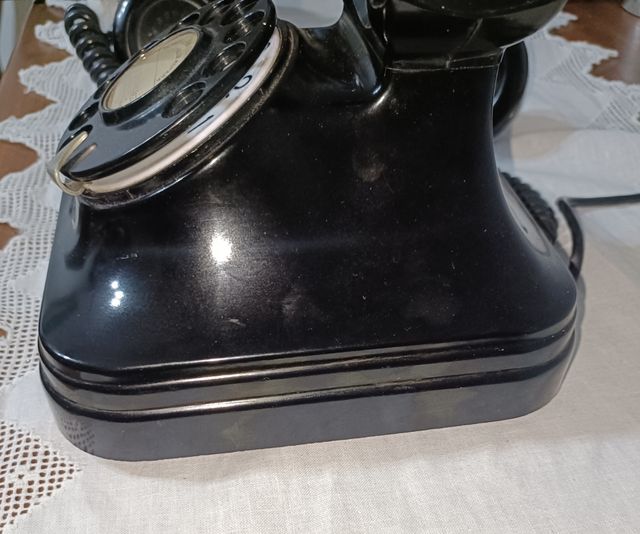 Teléfono años 50 de baquelita, perfecto.
