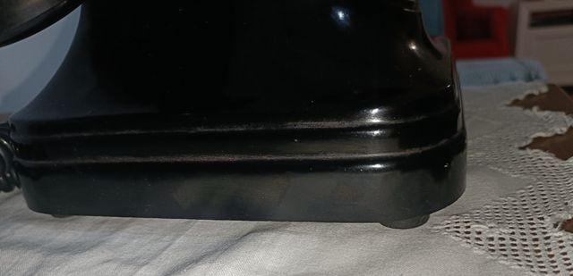 Teléfono años 50 de baquelita, perfecto.