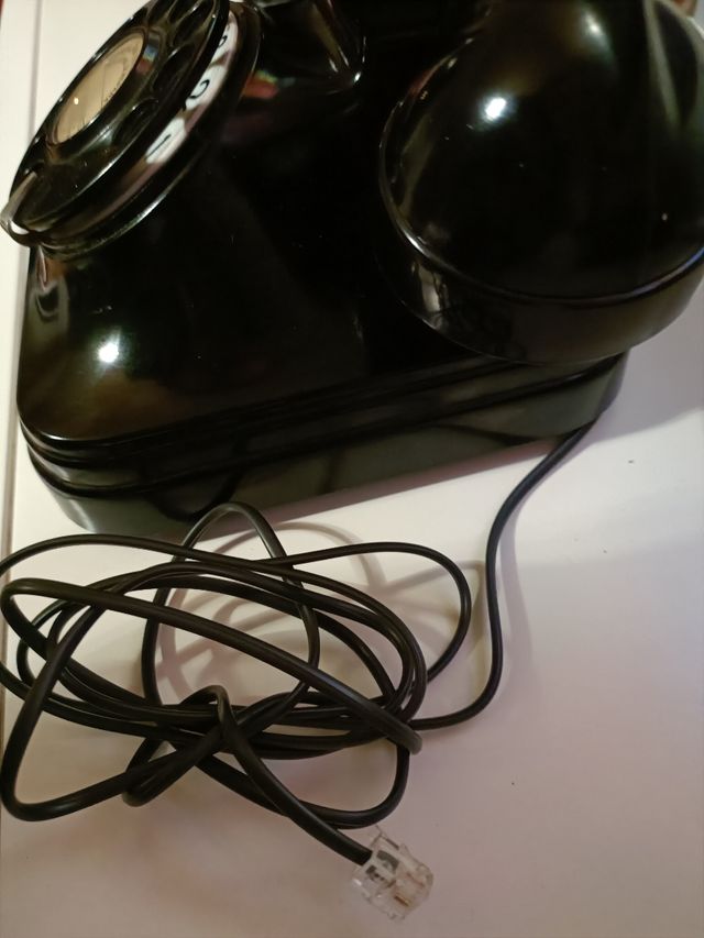 Teléfono años 50 de baquelita, perfecto.